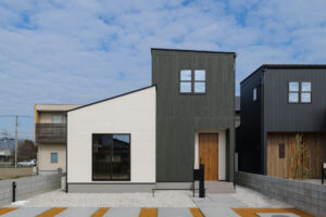 【北島町大黒】やさしい木目が心穏やかに日常のリズムを奏でる家。