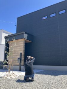 「藍住町若宮で完成デザイナーズハウス撮影中！！」